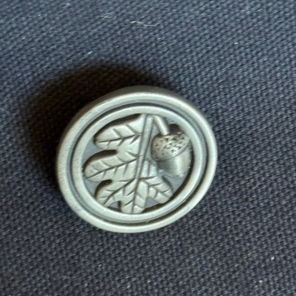 Vintage Betsy Fields Design Pewter Acorn & Oak Leaf Lapel Pin Secure Post Back - Picture 2 of 6